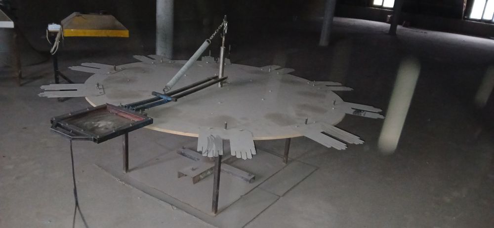 Perchatka jshlab chiqaradigan aparat