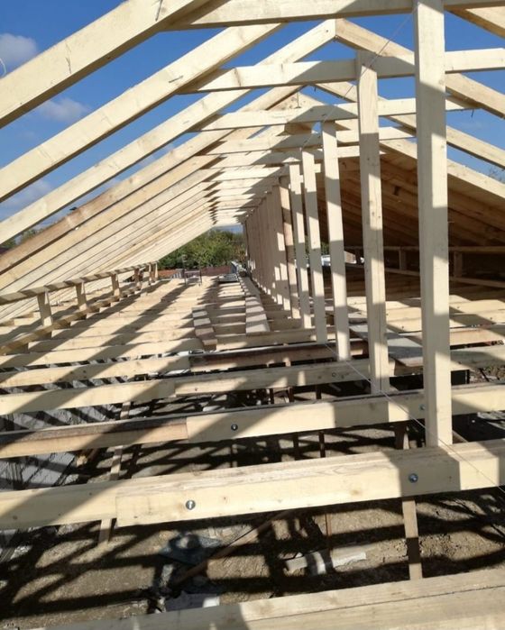 Executăm : Acoperișuri și Mansardari sistem complet terase foișoare 
-