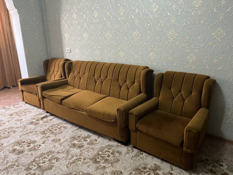 Продам диван с креслами