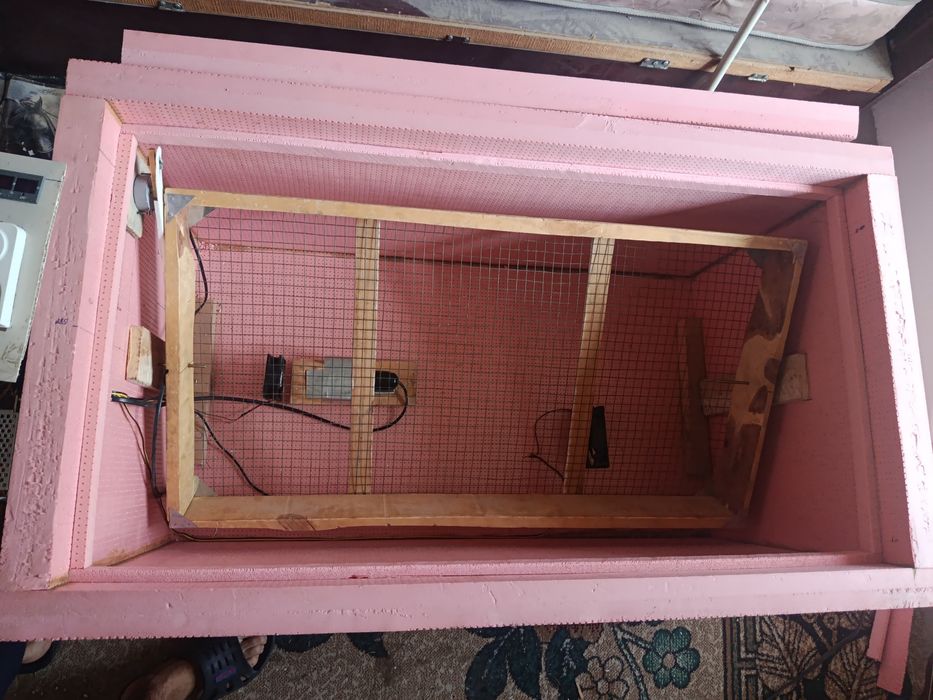 Inkubator, qoʻlda yasalgan