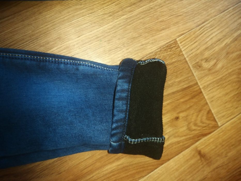 Продам джинсы для девочки теплые