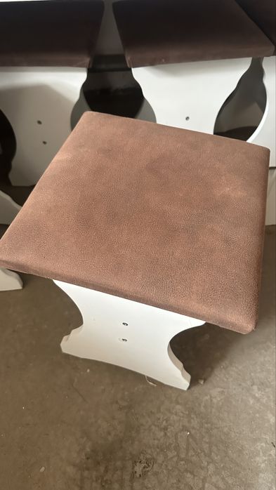 Продам кухонный стол стулья