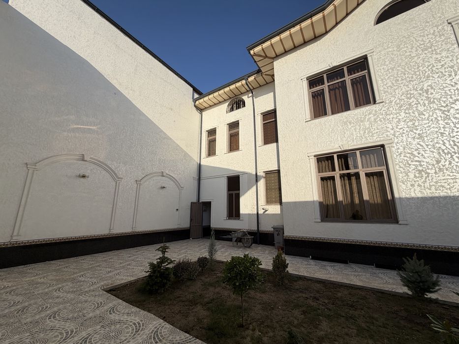 Bino sotiladi Uzbekistanskidan 200 metr atrofda Krinkila ko’chasidan