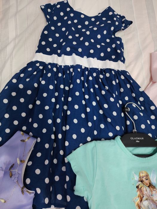 Продам  платья на девочку 5 лет