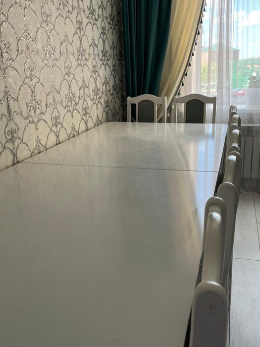 Продается  стол с комплектом стульев