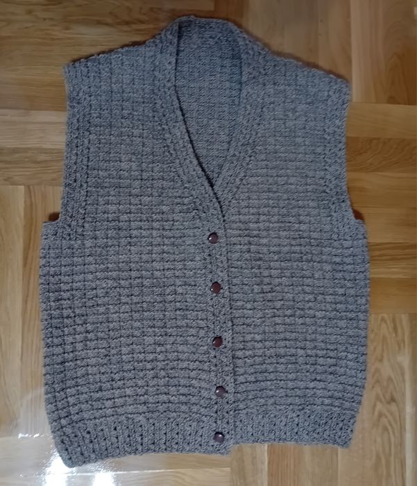 Vesta de lana lucrată manual mărime XL