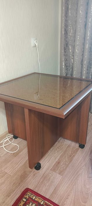 Журнальный столик