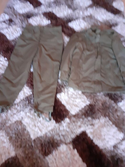 Costum militar gros.