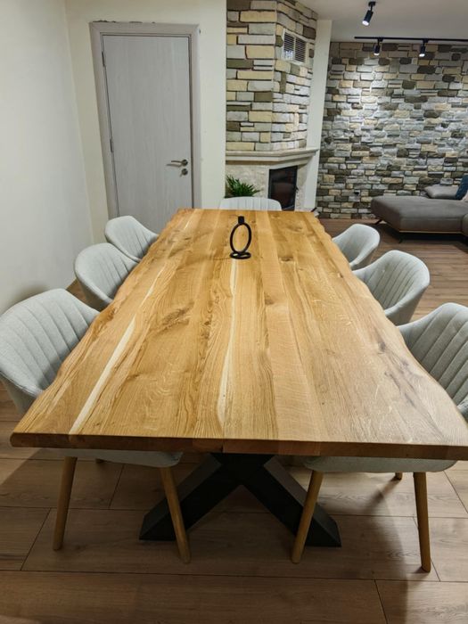 Трапезни и холни маси от масив дъб орех