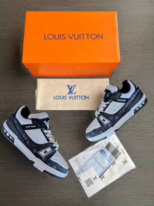 Adidași unisex
Mărimea:37,37,,39,39