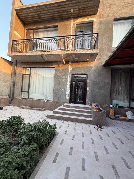 Lemonariyada 2 sotox 3 etaj kotej sotiladi