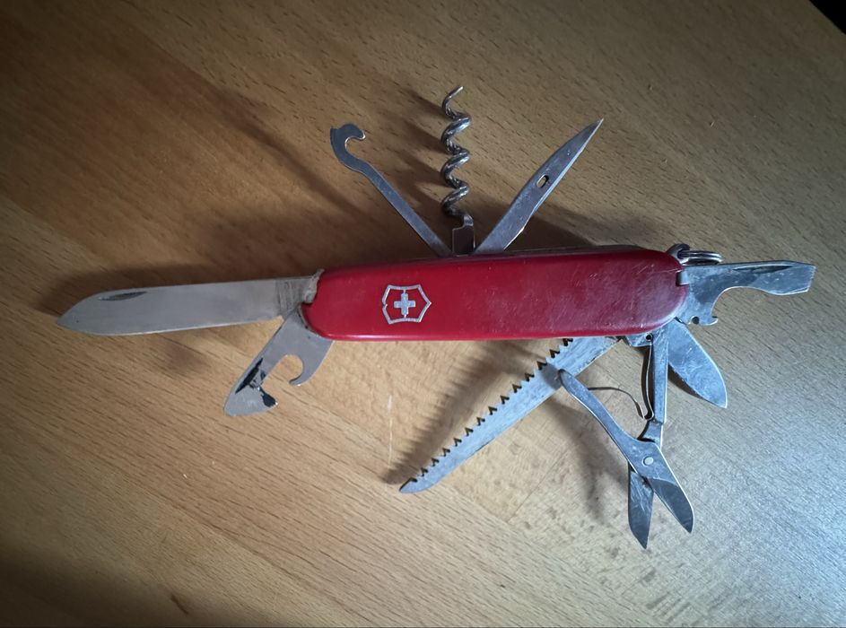 Victorinox Huntsman briceag