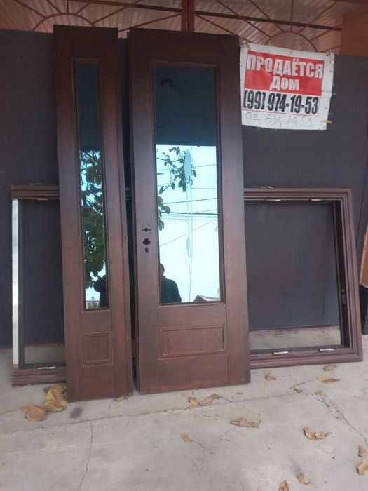 Продаётся двухстворчатая дверь.