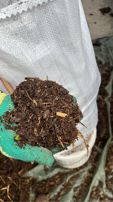 Nisip + pământ vegetal pentru gazon