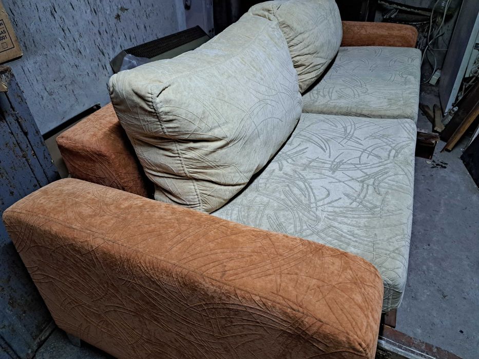 Разтегателен диван