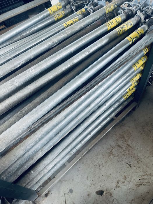 Popi metalici zincati ,2,5 m. 3 m  3,5 m. 5 m. Intr o stare impecabila