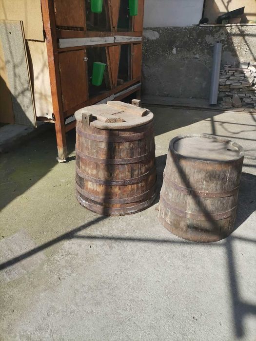 Дървени старинни каци