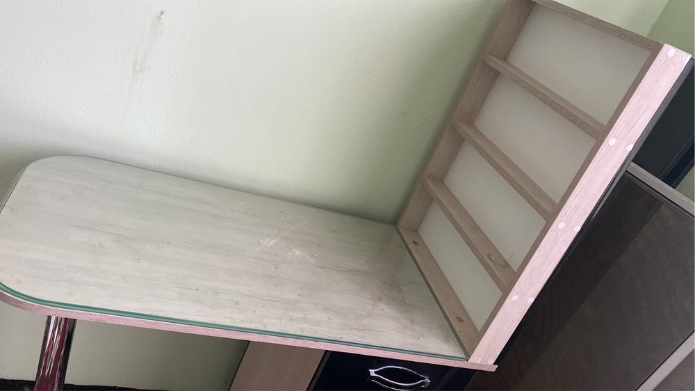 Продам маникюрные столы