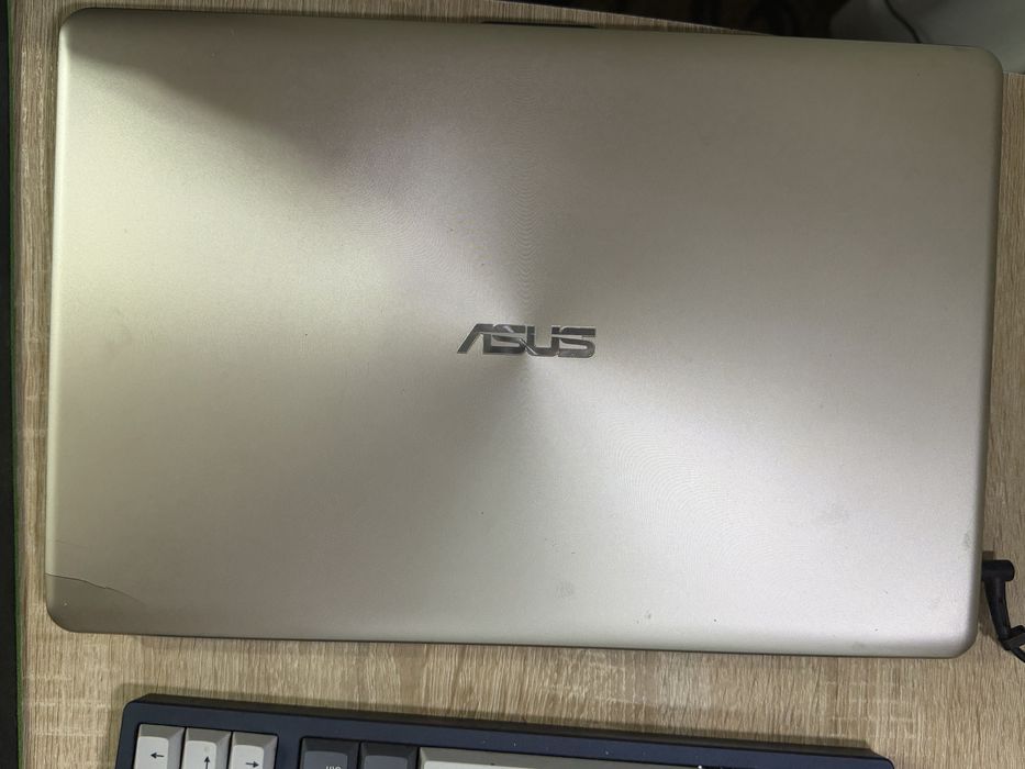 Ноутбук Asus x542q