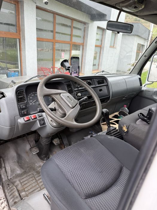Proprietar vand Mitsubishi canter 2.8 diesel se conduce cu B autoplatforma BA14 6 locuri