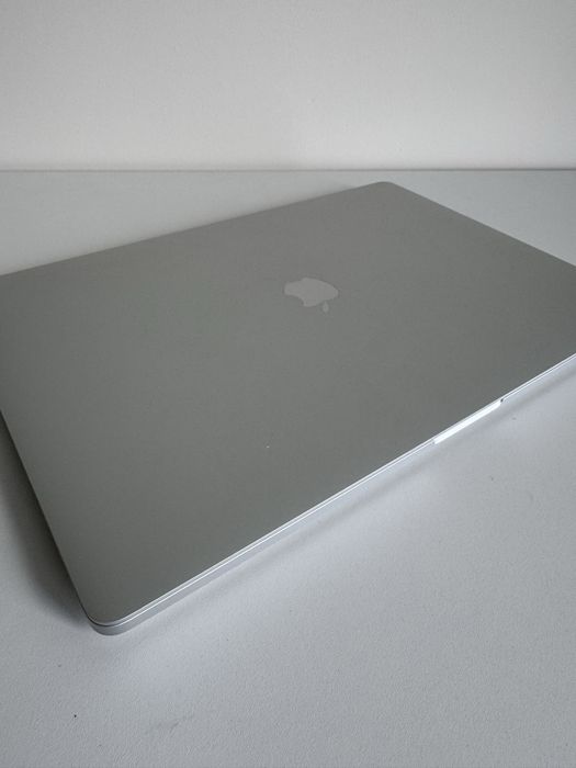 Apple MacBook Pro 16” 2019 – i9, 16 GB RAM