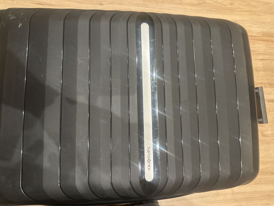 Невероятен  черен куфар на марката  Samsonite , модел 2026г.топ клас, с размери 80/50/30,стил