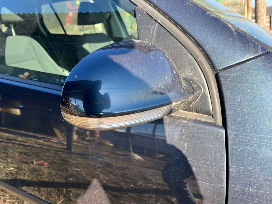 Oglinda dreapta Volkswagen Golf 5 1.6 FSI BLF 2006