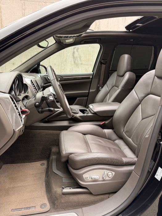 Porsche Cayenne 3.0 Diesel Faruri led/Jante21/Pachet GTS/Panoramic