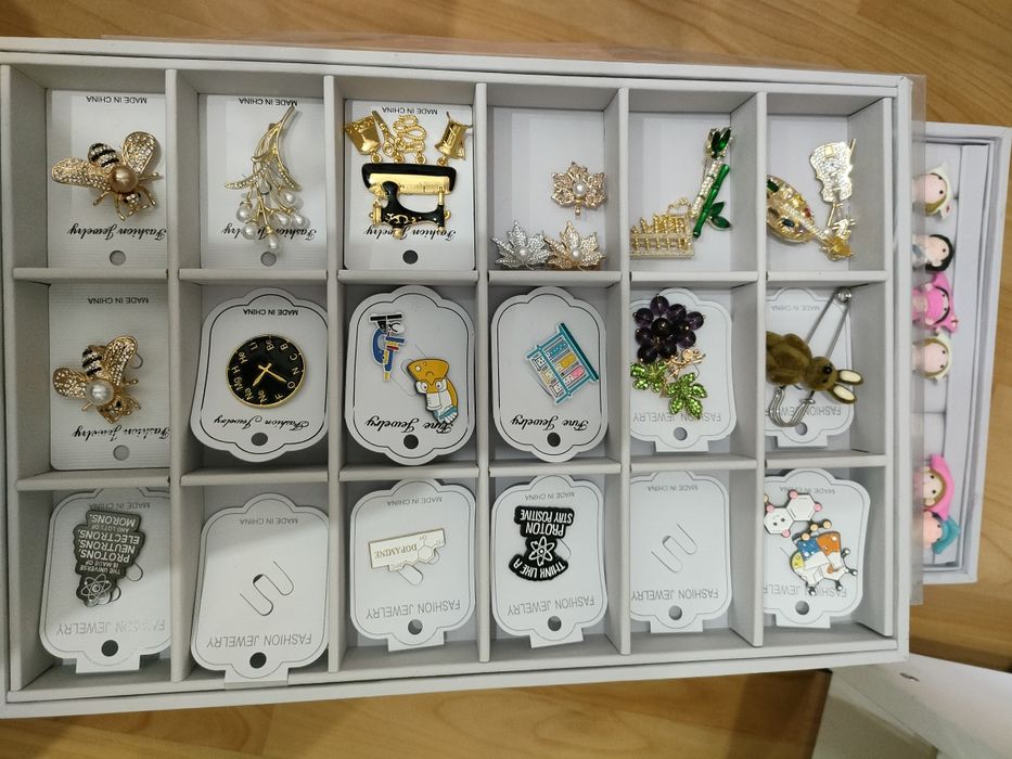 Ручки сувениры брошки подарки