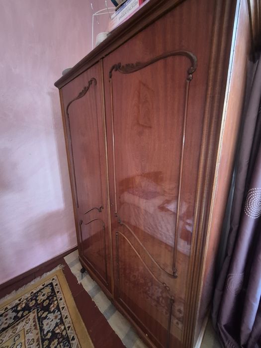 Vand mobilier si electronice