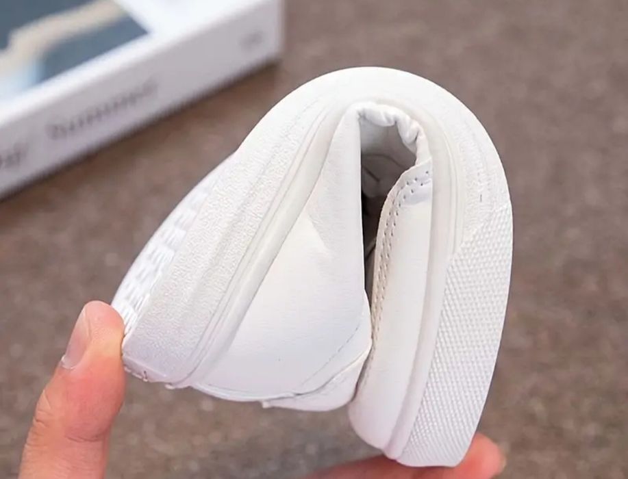 Детски бели кецове