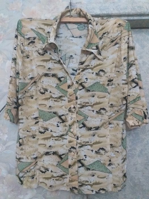 Продаётся женская кофта большой размер очень нарядная.