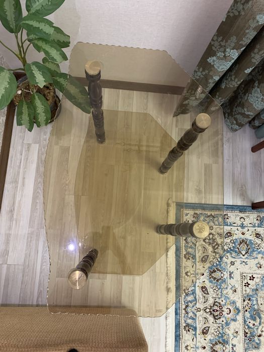 двухъярусный стеклянный столик