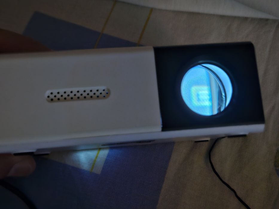 Video proiector LED portabil