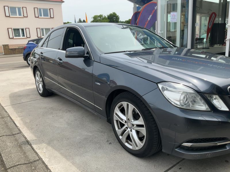 Mercedes-Benz E-Klasse E 220 CDI BlueEfficiency Avantgarde 2011