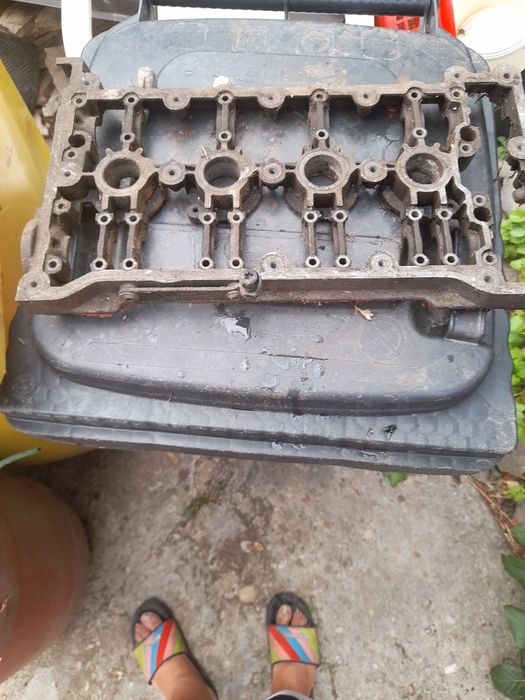 Vind piese motor Audi .