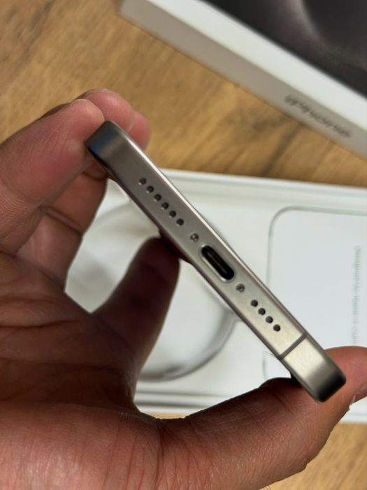 IPhone 15 Pro Max   / 256 GB