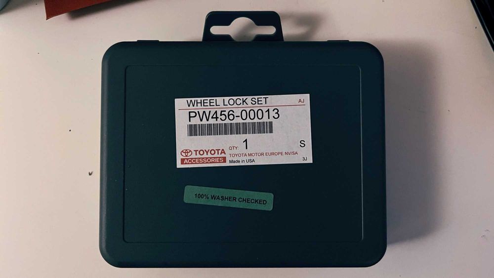 Оригинални секретни гайки Toyota / Lexus – PW456-00013