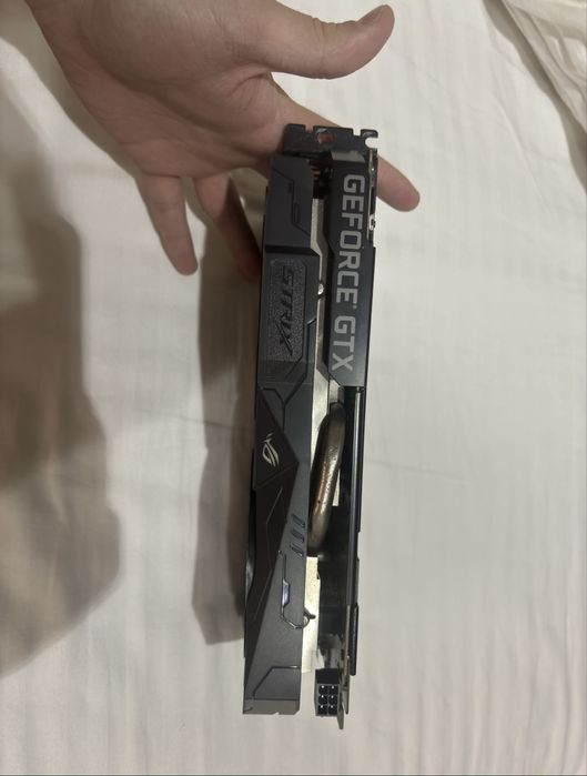 Продам Asus Rog strix GTX1650super