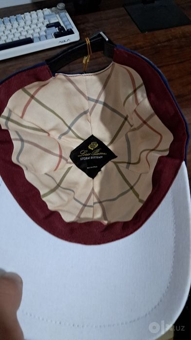Kepka loro piana