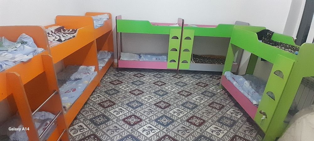 Bokcha uchun divanlar sotiladi xolati yaxshi