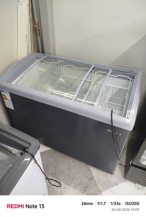 Витринный холодильник и морозильник