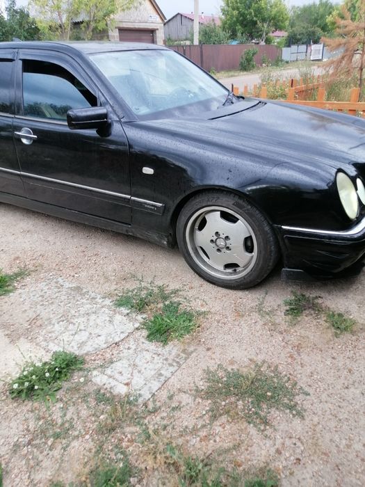 Продаю автомобиль Mercedes-Benz E320 Avantgarde — 1999 г.