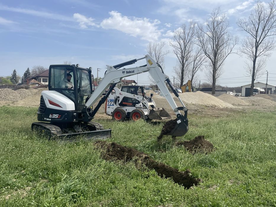 Buldoexcavator cu picon de inchiriat