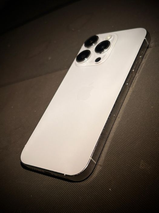Vand iphone 14 pro alb