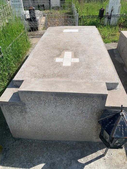 Vând Criptă 2 Locuri - Cimitir Prundu Pitești