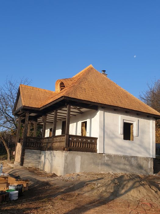 Construcții case  din lemn , restaurari case vechi tradiționala , montaj sindrila etc...