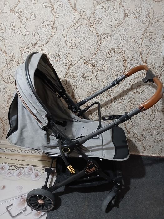 Детская коляска сотилади