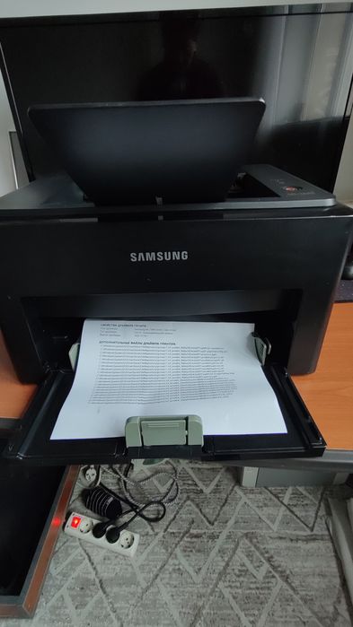 Продается принтер. Samsung в отличном состоянии все работает .