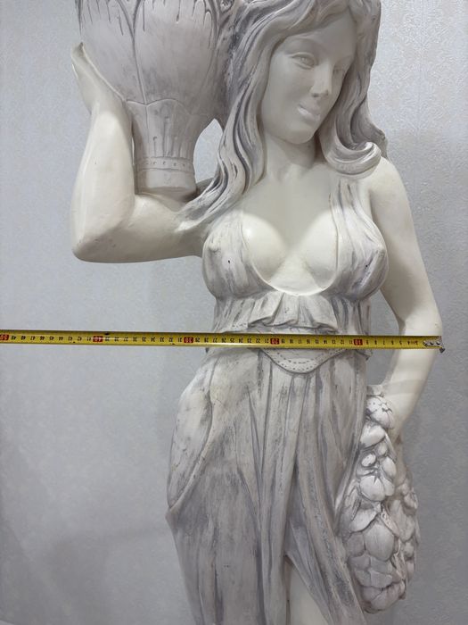 Продам статую Афродиты из гипса